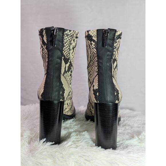 Vince Camuto Sz 7 Erettie Lug Sole Platform Block Heel Booties Black/White Snake - Picture 4 of 10